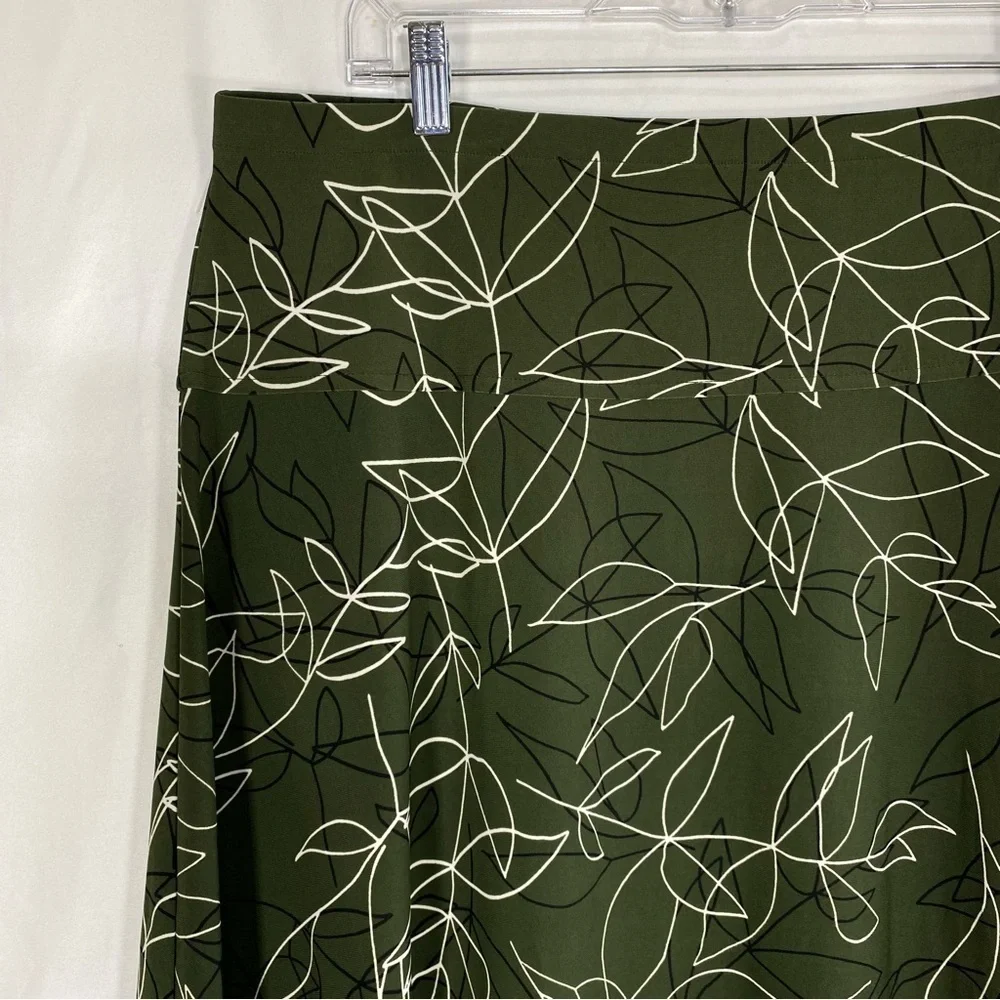 Rob & Ali Dark Olive Leaf Line Print Stretch Skirt